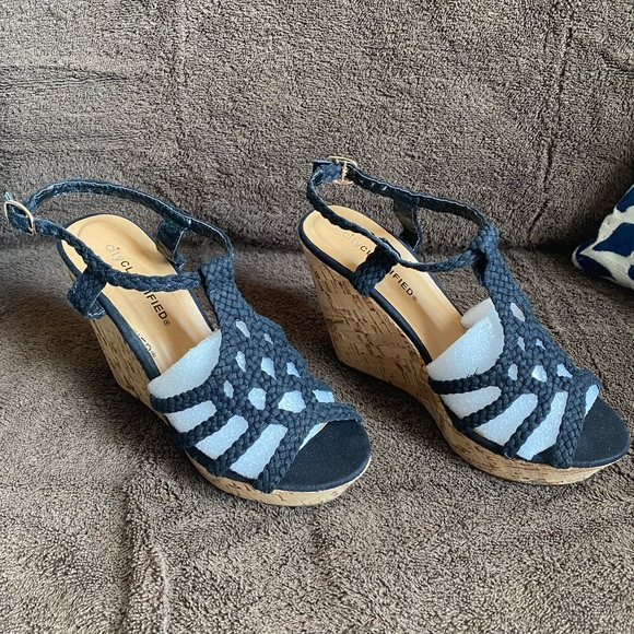 Beautiful macramé espadrille wedges. Wedge height is 4.5” front height is 1.25” - Picture 2 of 9
